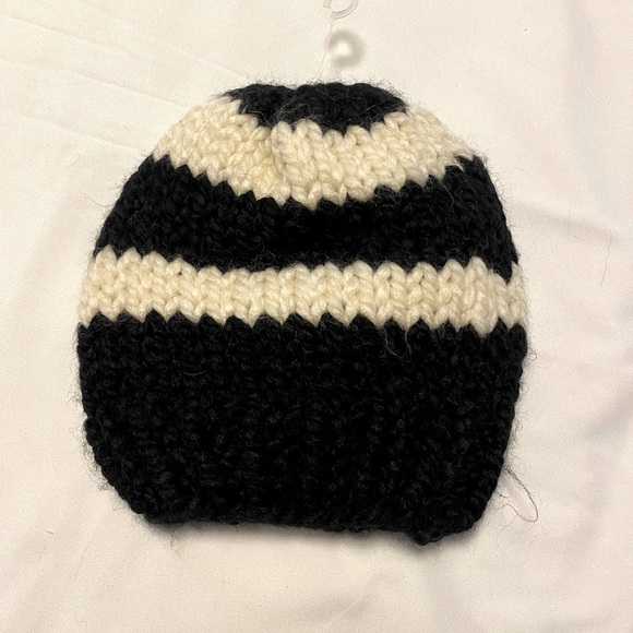 💚 Kids Cream & Black Straight Knit Toque Beanie - 5 inch unstretched - Picture 1 of 4